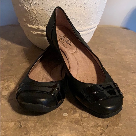 lifestride soft system black flats
